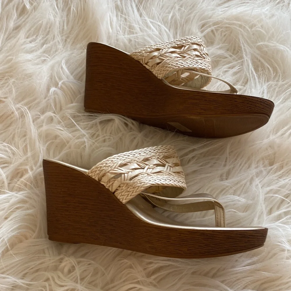 Italian Shoemakers Cream and Brown Wedges - Picture 6 of 16